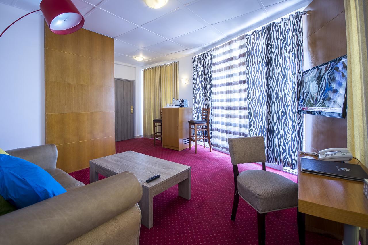 كينشاسا Leon Hotel المظهر الخارجي الصورة